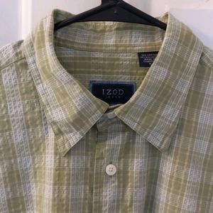 Izod Green Plaid Short Sleeve Shirt . Size L